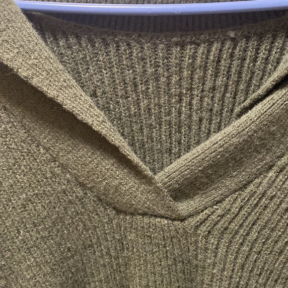 Dark Green Collared Sweater - Picture 2 of 3
